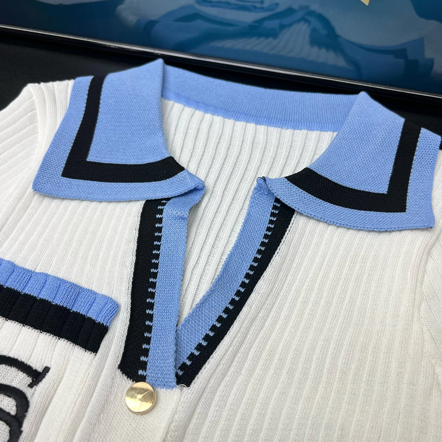Robe pull brodée tendance pour femme