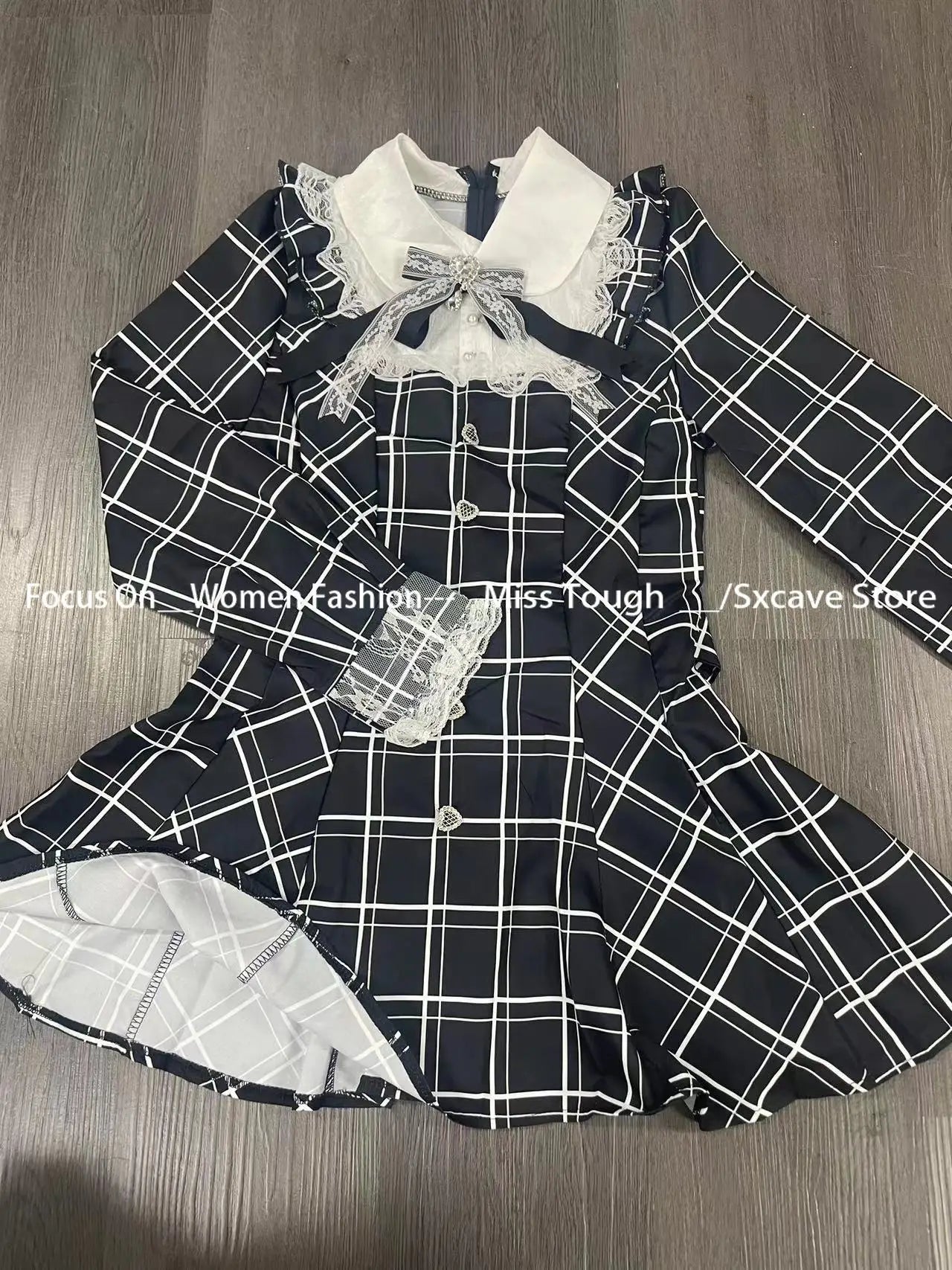 Robes à carreaux noirs avec nœud doux